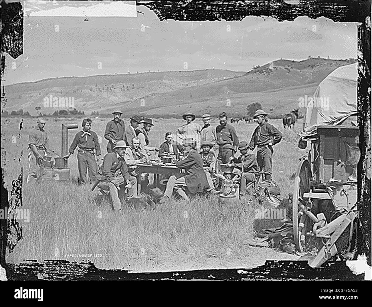 Das Camp der U.S. Geological Survey an den Red Buttes, Natrona County, Wyoming, am 24. August 1870, mit Teammitgliedern wie F.V. Hayden, U.S. Geologist in Charge, James Stevenson, H.W. Elliot, S.R. Gifford, J.H. Beaman, C.S. Turnbull, Cyrus Thomas, H.D. Schmidt, C.P. Carrington, L.A. Bartlett, Raphael, A.L. Ford und Fotograf William H. Jackson. Stockfoto