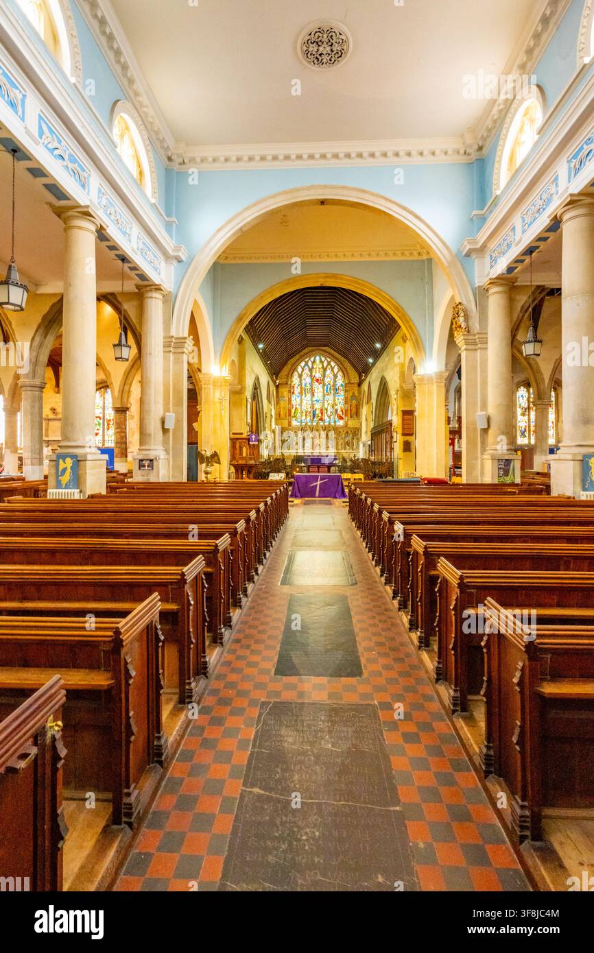 Inneres der St. Maria von der Nächstenliebe Kirche, Pfarrkirche Faversah Kent Stockfoto