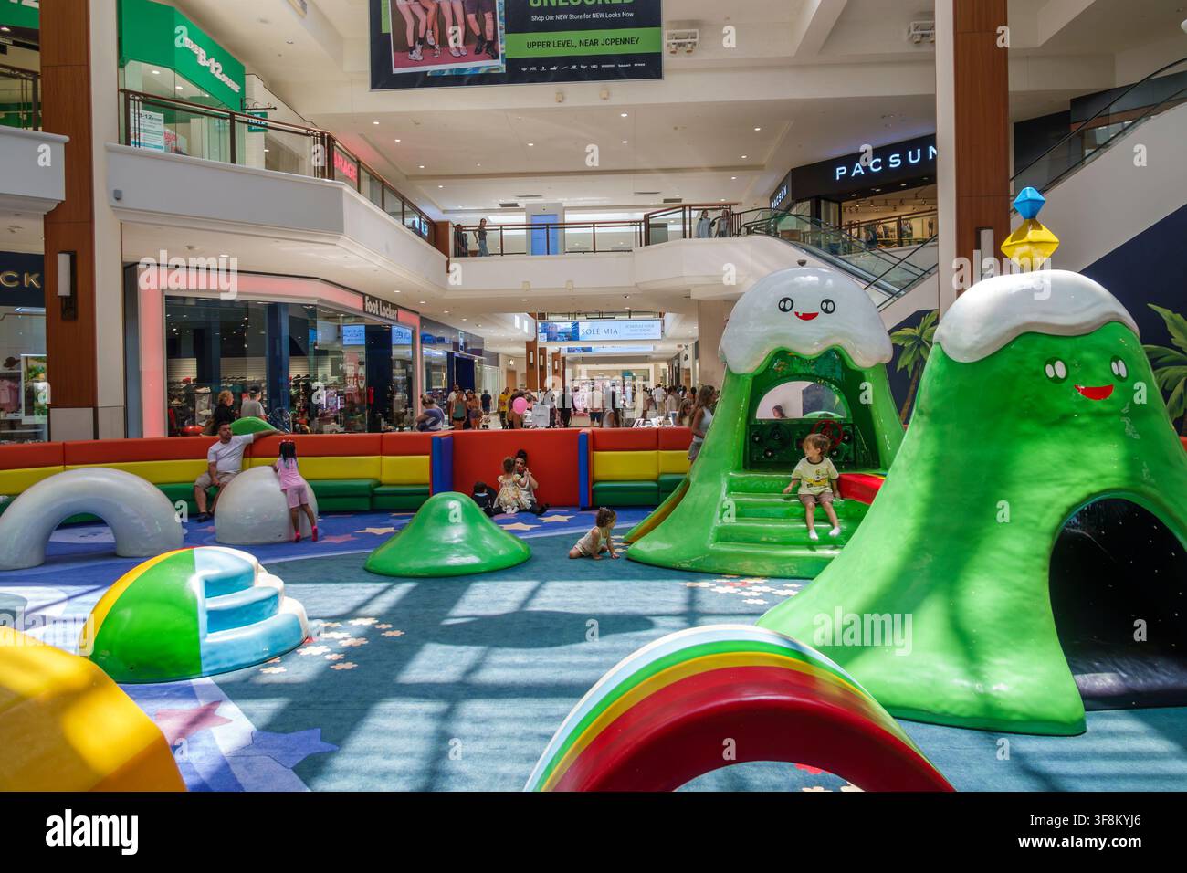 Aventura Miami Florida, Aventura Mall Einkaufen, Einkaufszentrum, Innenbereich des Einkaufszentrums, Spielbereich für Kinder, Indoorspielplatz, Spielplatzausrüstung, Kinder, Familien Stockfoto