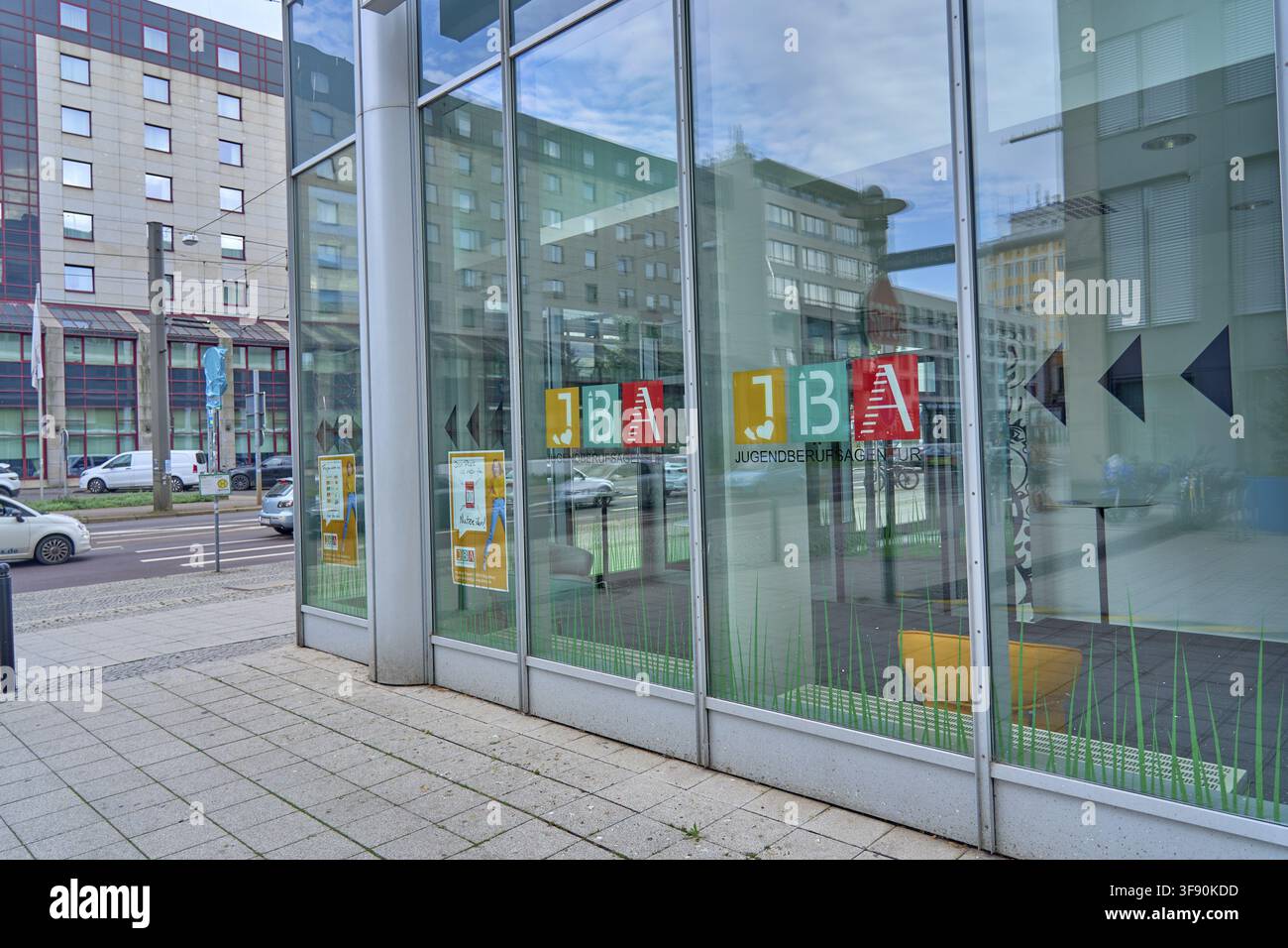 Jugendarbeitsagentur in Magdeburg Sachsen-Anhalt, Symbol für Arbeitsmarkteinbindung, Jugendförderung, Zukunftschancen junger Menschen, Behörde Stockfoto