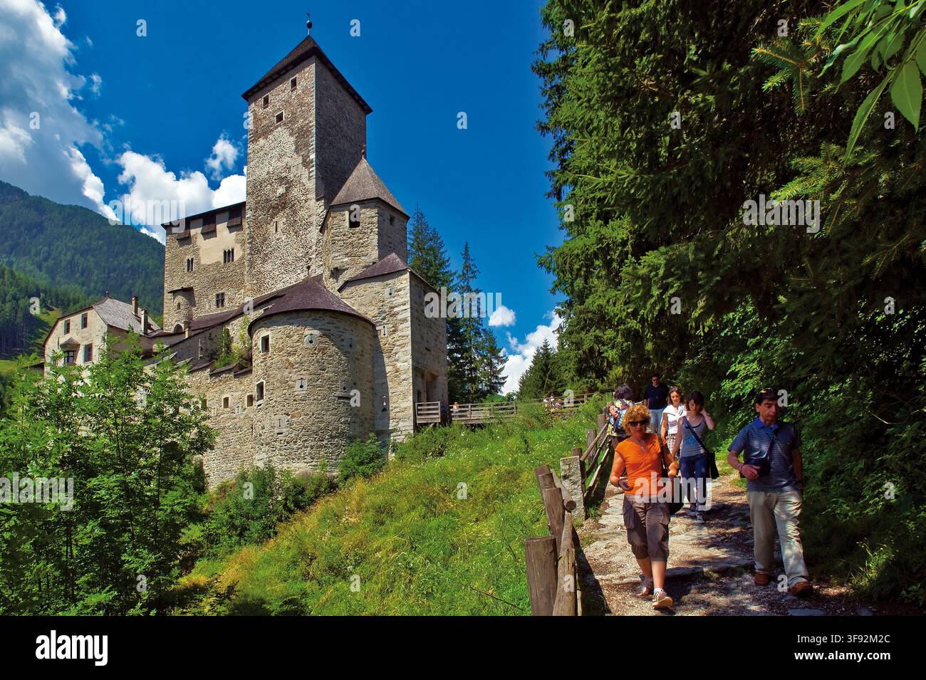 Italien Südtirol Campo Tures Taufers Schloss und Poeopel im Besuch Stockfoto
