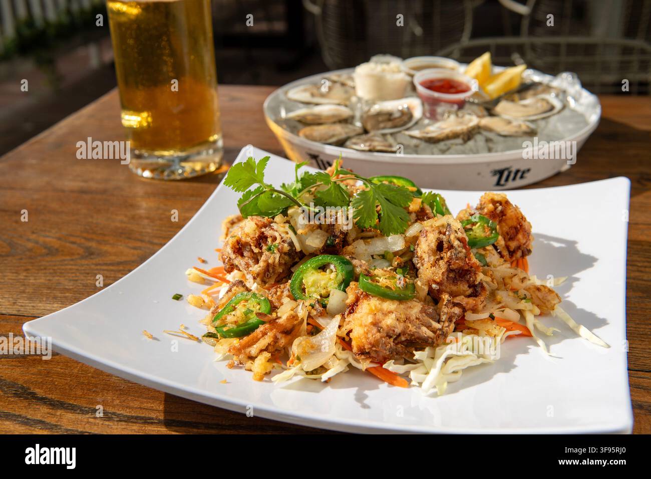 Salt & Pepper Special mit Weichschalenkrabbe im Ocean Blue Oyster Bar am 3. Januar 2025. (Foto von John Anderson/The Austin Chronicle) Stockfoto