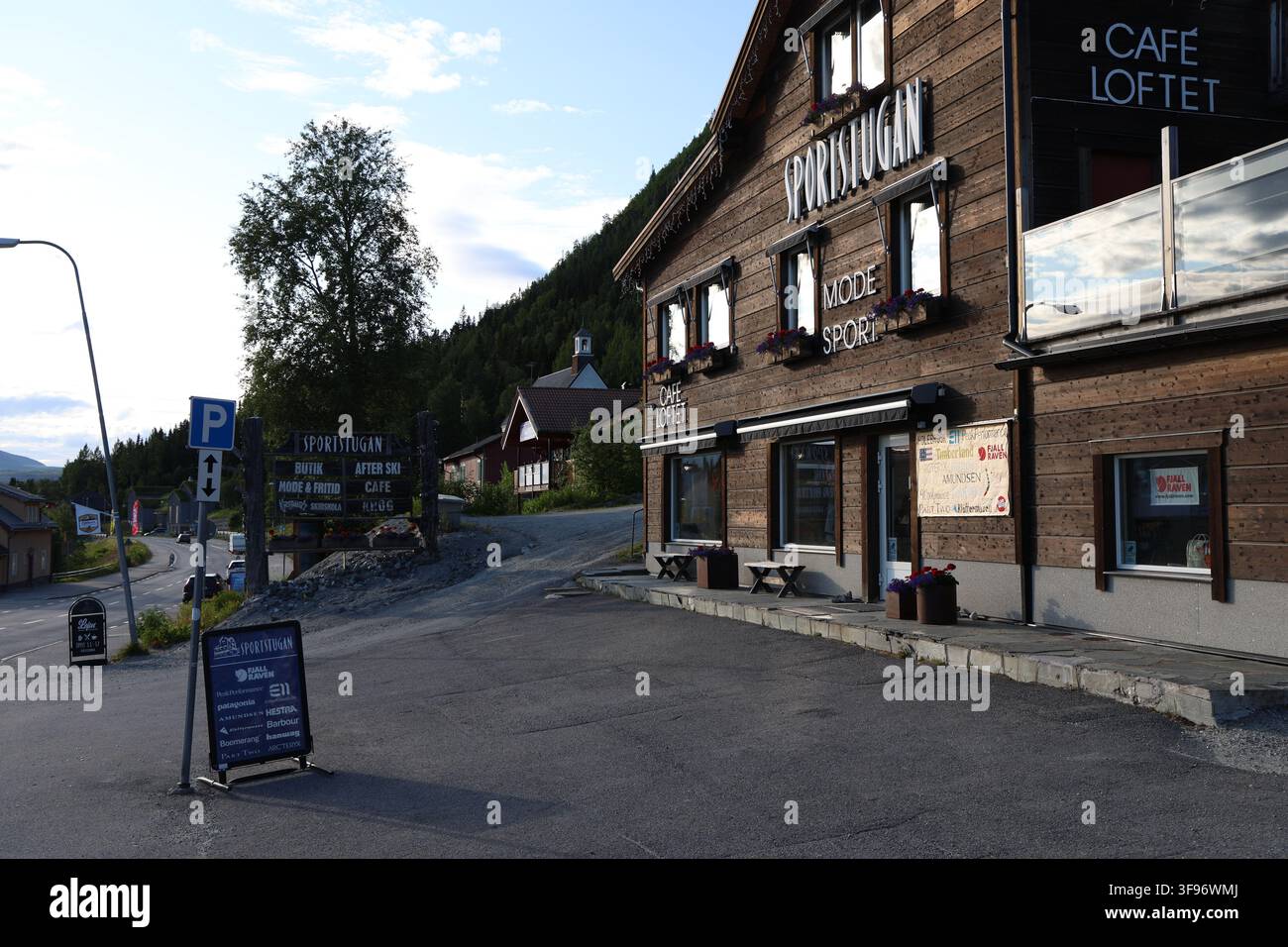 Sportstugan Outdoor-Bekleidung und Sportgeschäft im Zentrum von Funäsdalen, Schweden. Stockfoto