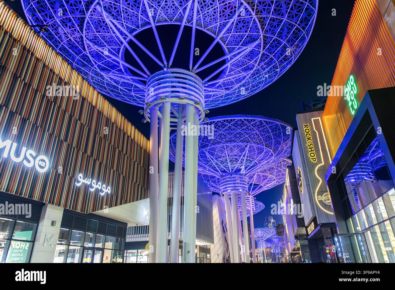 Dubai, Vereinigte Arabische Emirate - 21. Februar 2026: Dubai Bluewaters Island mit Mushroom Super Trees in Dubai, Vereinigte Arabische Emirate. Stockfoto