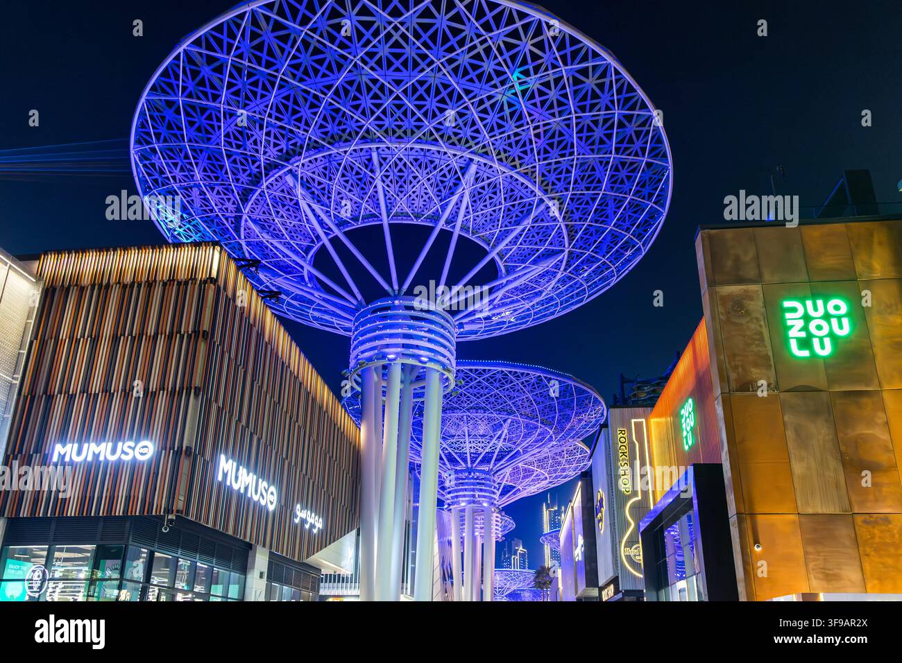 Dubai, Vereinigte Arabische Emirate - 21. Februar 2026: Dubai Bluewaters Island mit Mushroom Super Trees in Dubai, Vereinigte Arabische Emirate. Stockfoto