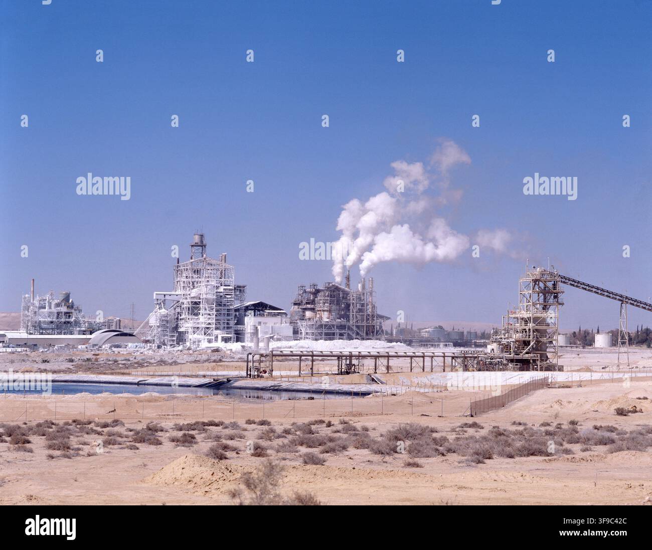 Israel. Arad. Negev-Wüste. Produktionsfabrik. Stockfoto