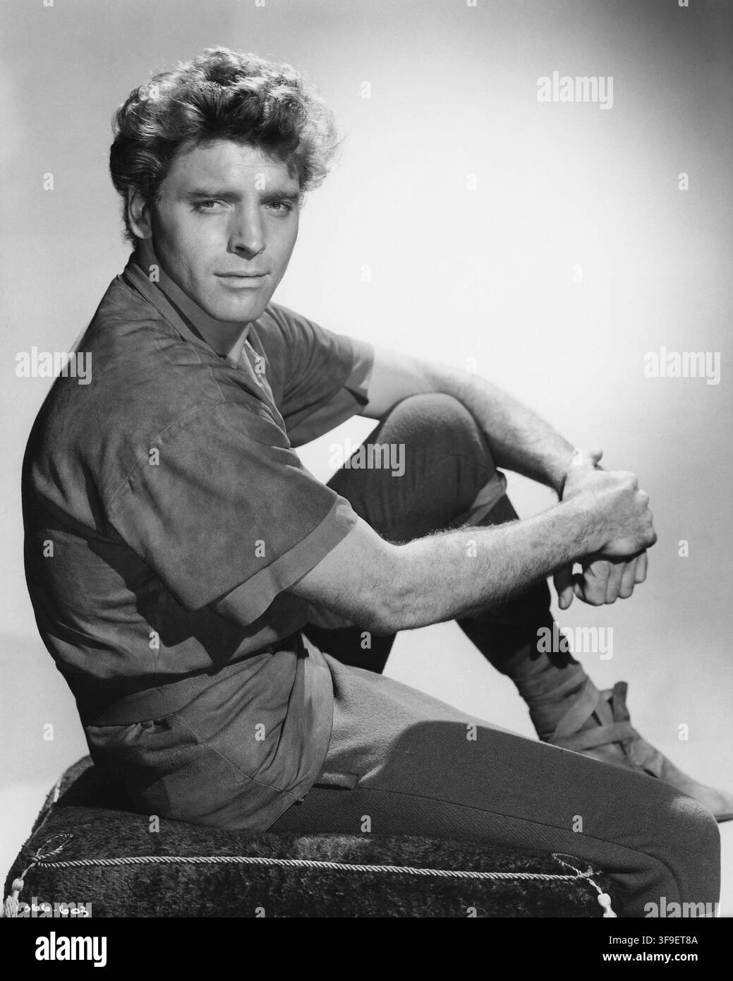 Ein Publicity-Porträt von BURT LANCASTER als Dardo in DIE FLAMME UND DER PFEIL 1950 Regie JACQUES TOURNEUR Drehbuch WALDO SALT Kamera ERNEST HALLER Kostüme MARJORIE BEST Musik MAX STEINER Produzenten HAROLD HECHT und FRANK ROSS Norma- Frank Ross Productions / Warner Bros. Stockfoto