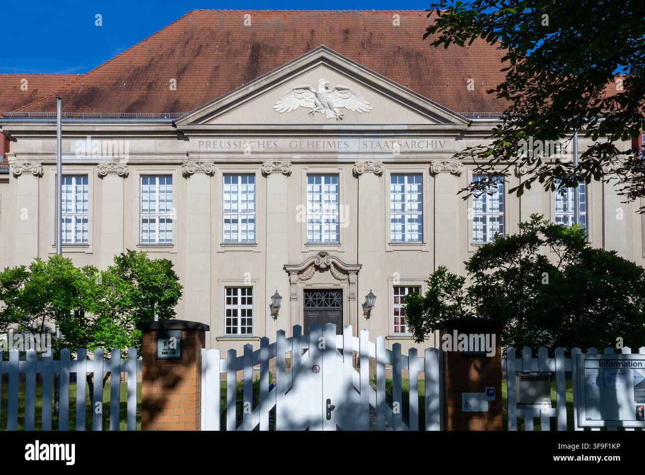Außenansicht des Geheimes Staatsarchiv Preußischer Kulturbesitz in Berlin-Dahlem. Stockfoto