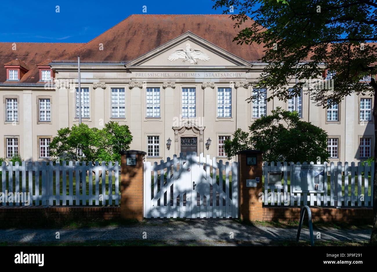 Außenansicht des Geheimes Staatsarchiv Preußischer Kulturbesitz in Berlin-Dahlem. Stockfoto