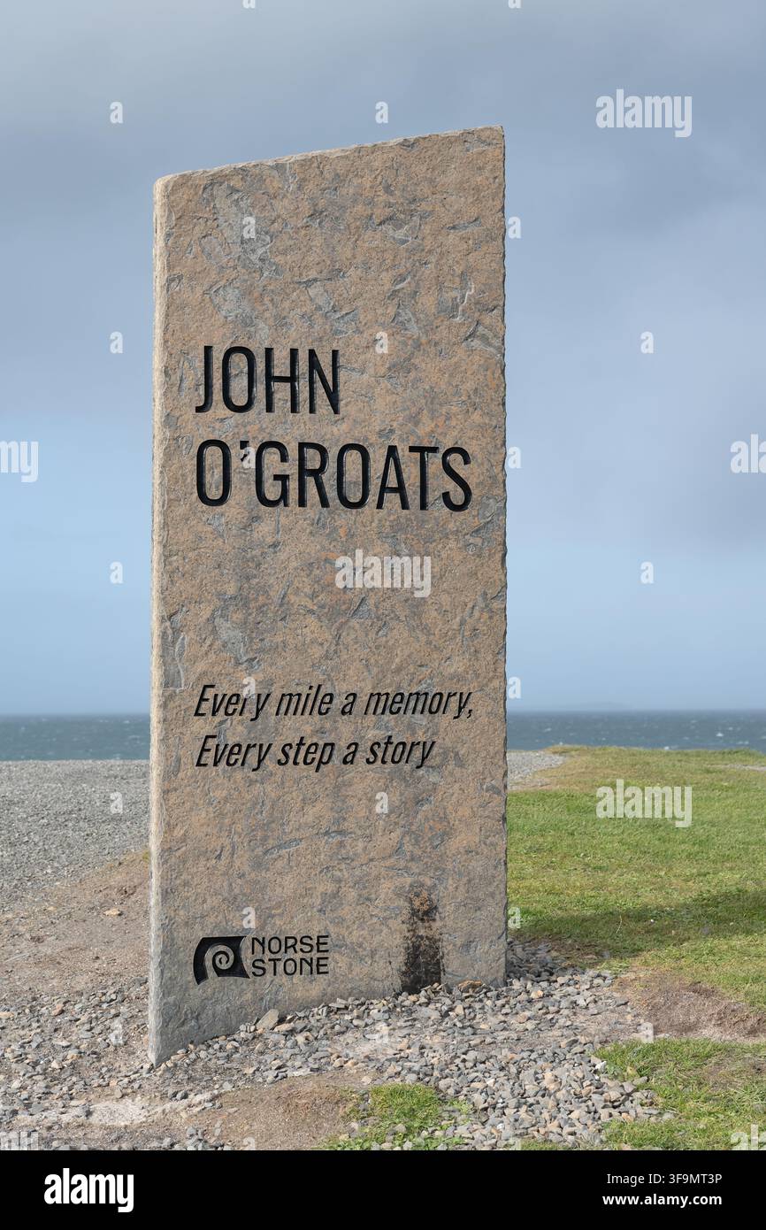 Caithness, Highlands, Schottland, UK - 30. März 2026; Norsischer Willkommensstein in John o' Groats Stockfoto