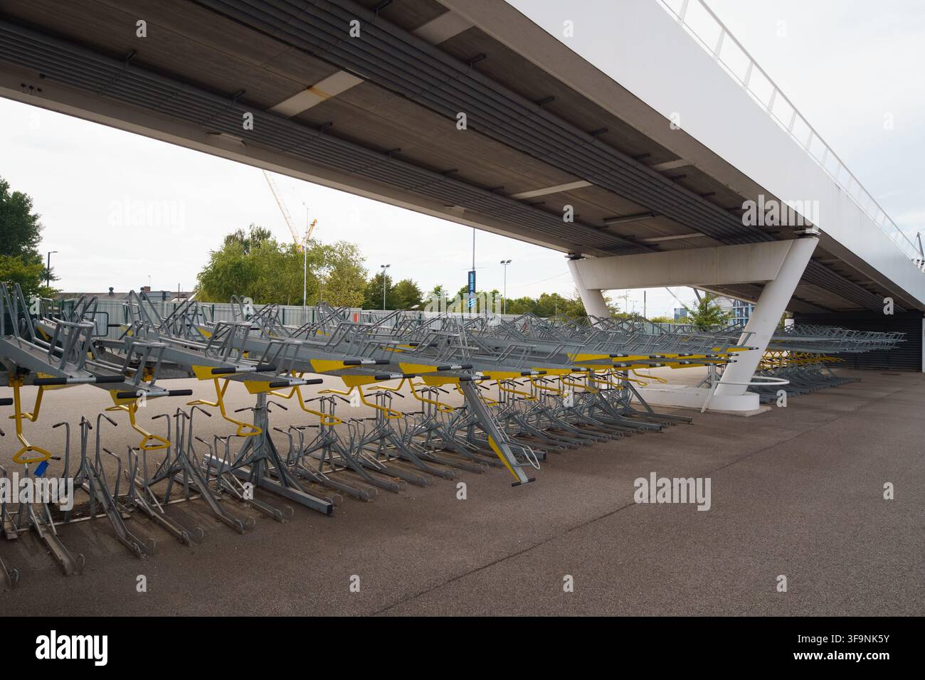 Etihad Stadium  Heimat des Manchester City Football Clubs. Blick auf die Außenseite des Stadions. Fahrradabstellplatz Manchester UK 15. August 2026 Stockfoto