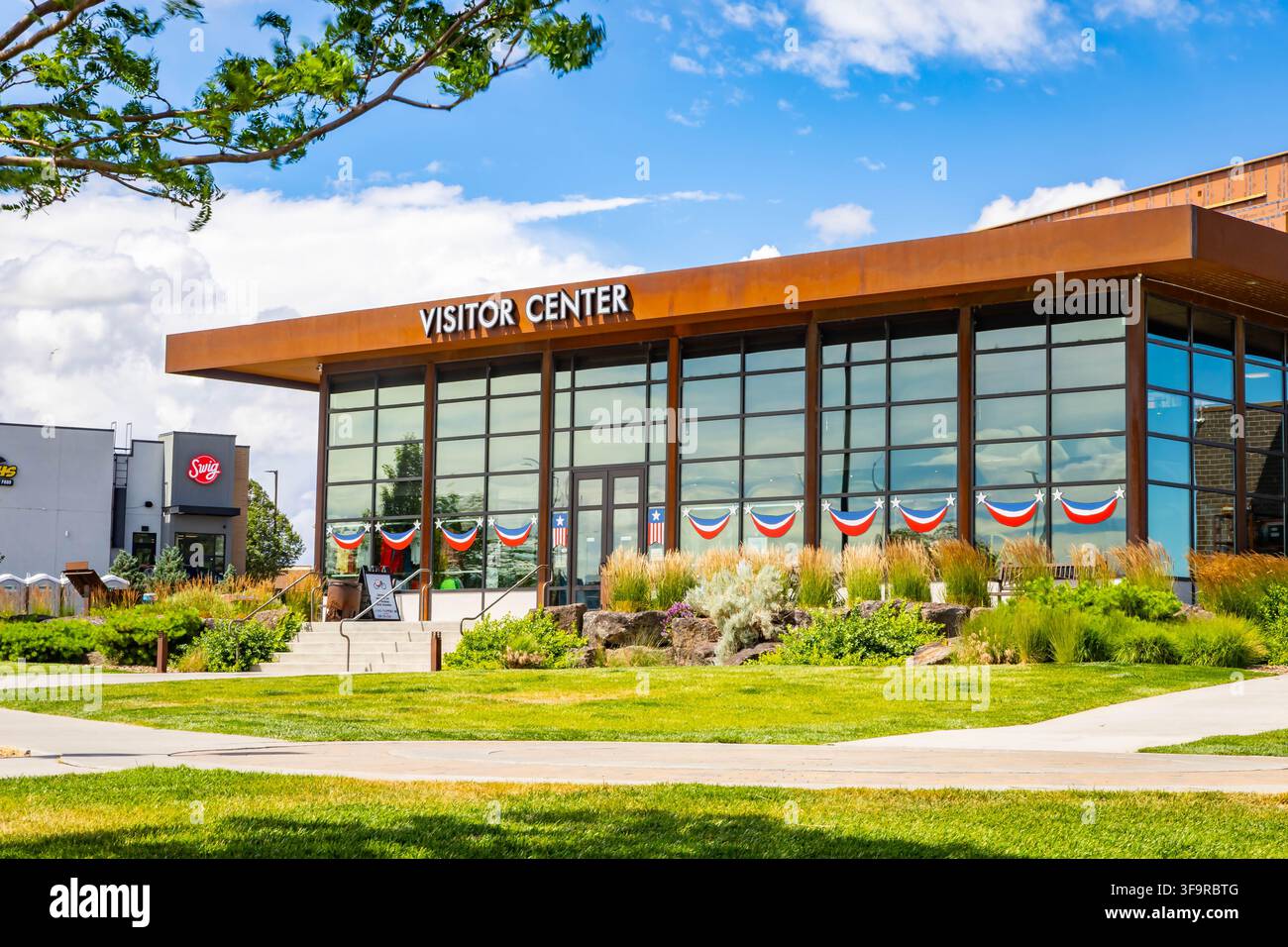 Twin Falls, ID, USA - 28. Juni 2026: Außenansicht des Twin Falls Visitor Center-Gebäudes, das Touristen in Twin Falls, Idaho, willkommen heißt Stockfoto