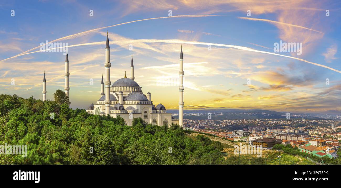 Istanbul große Camlica Moschee, wunderschönes Skyline Panorama, Türkei Stockfoto