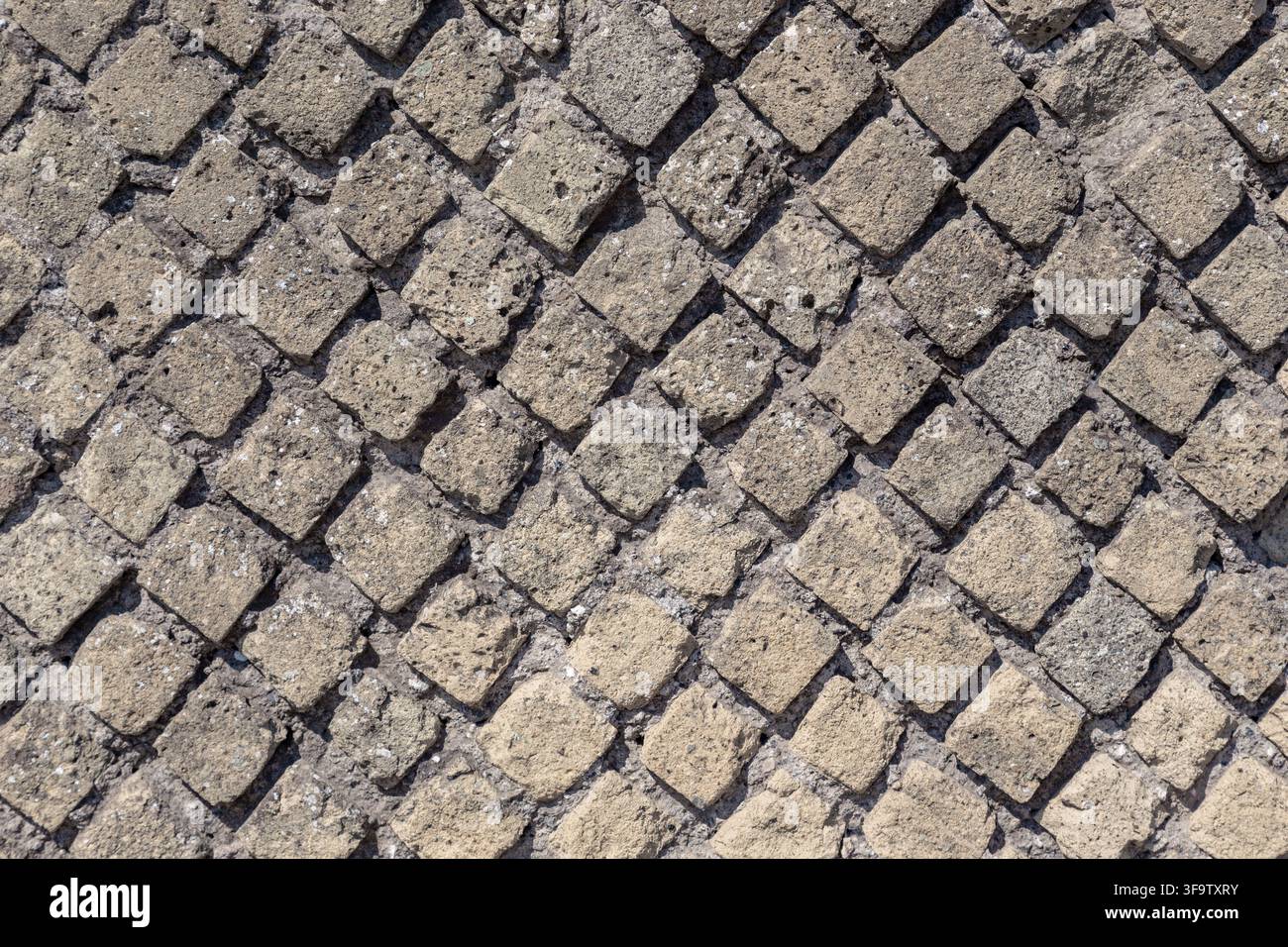 POMPEJI, ITALIEN - 28. MAI 2025: Dies ist eine Struktur des Mauerwerks der Stadtmauern. Stockfoto