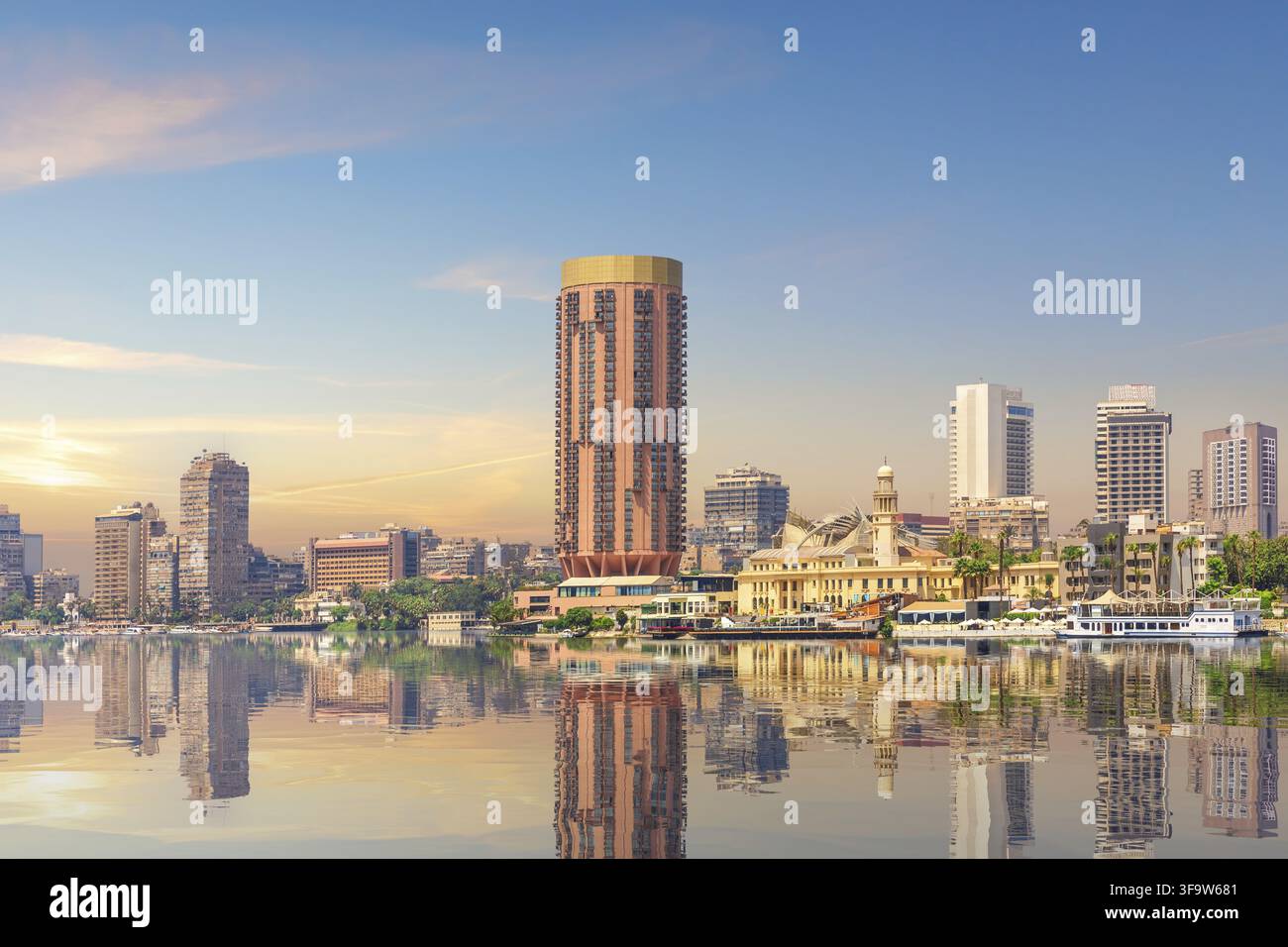 Wunderschöner Blick auf die Insel Gezira im Nil, Zentrum von Kairo, Ägypten Stockfoto