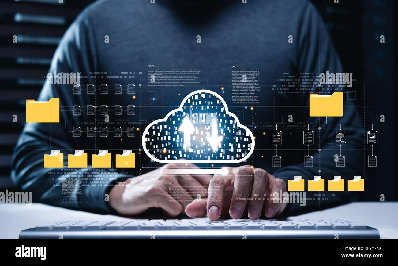 Schnittstelle für Cloud-Datenmanagement und Dateisynchronisierung zeigt sichere Upload-, Download-, Dokumentenspeicherung und digitale Workflows als Anwendungen für verbundene Ordner an Stockfoto