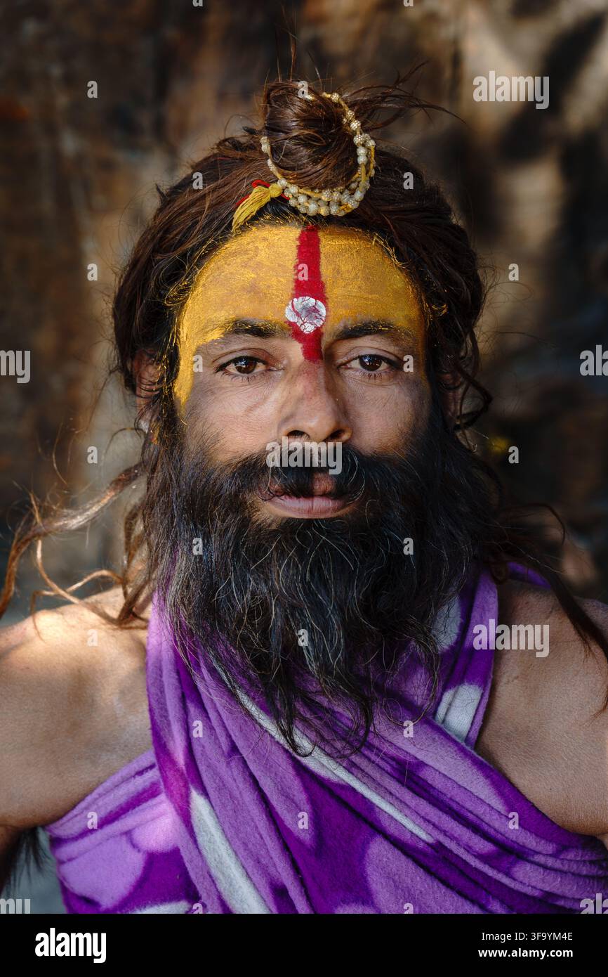Indien. Uttarakhand. Haridwar. Porträt eines Sadhus // India. Uttarakhand. Haridwar. Portrait eines Sadhus Stockfoto