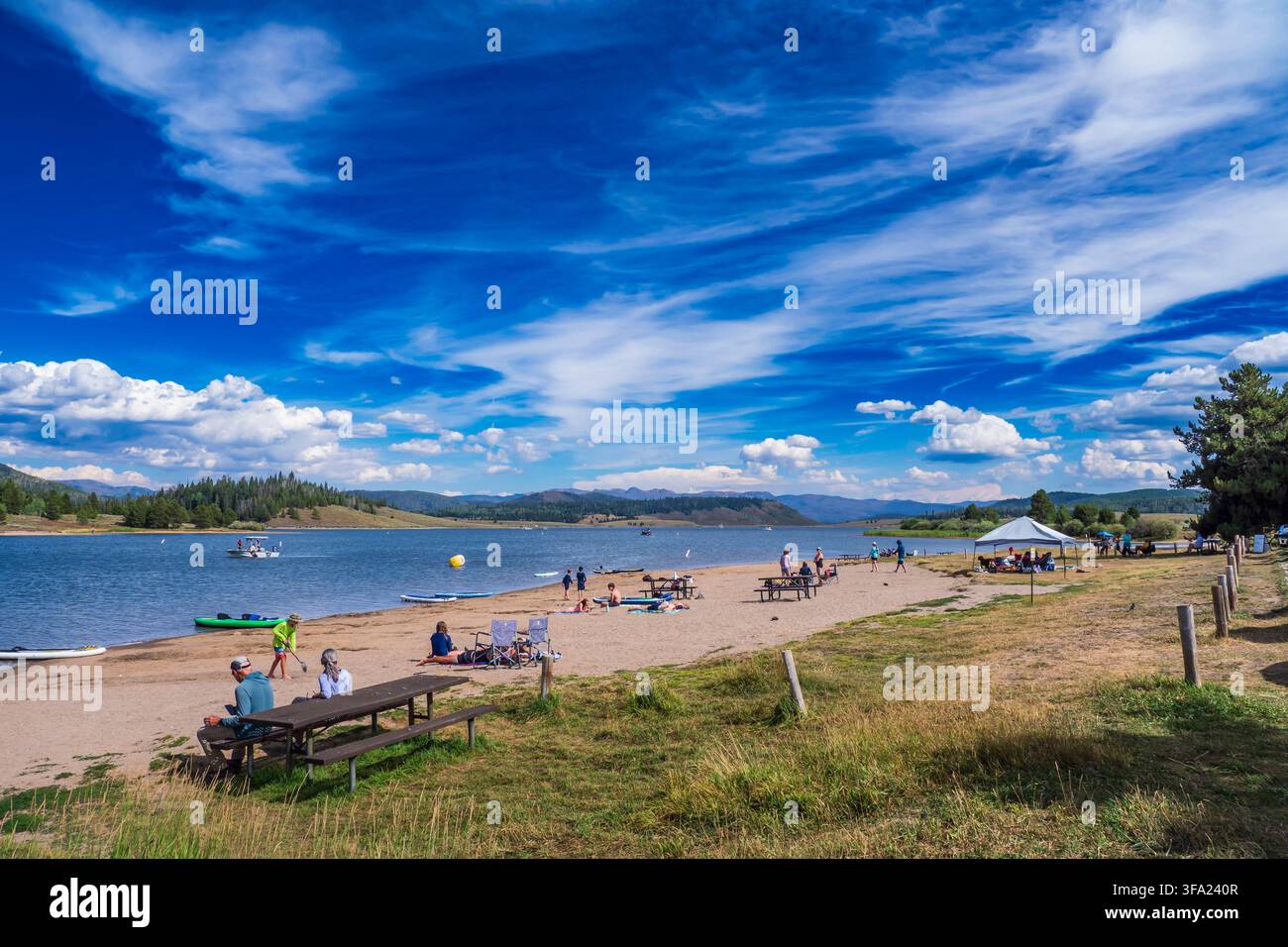 Schwimmstrand an der Marina, Steamboat Lake State Park, Clark, Colorado. Stockfoto