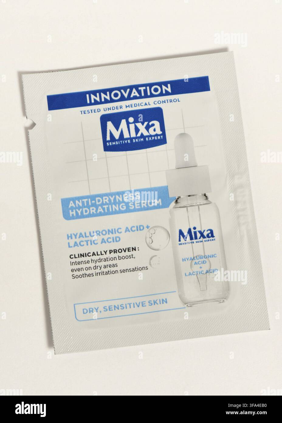 Mixa Feuchtigkeitsserum gegen Trockenheit, Probenverpackung Stockfoto