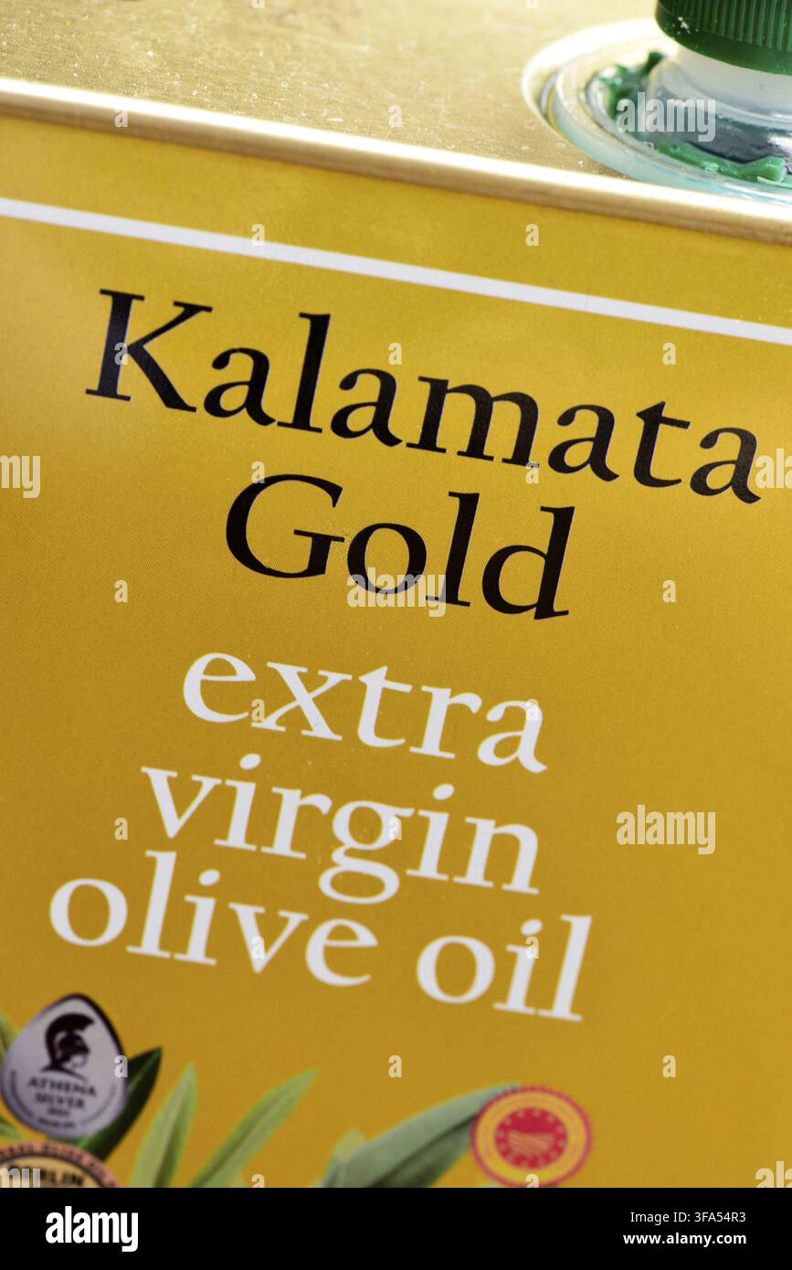 Kalamata Gold extra natives Olivenöl auf Metalldose, Premium griechisches Olivenöl Stockfoto