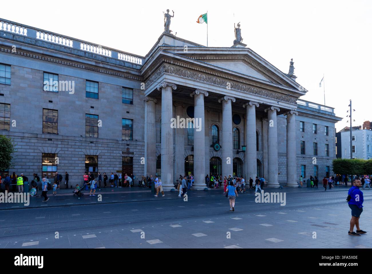 Das Gebäude der General Post Office im Zentrum der O'Connell Street in Dublin ist das ehemalige Hauptquartier von An Post. Das Gebäude ist der Stockfoto