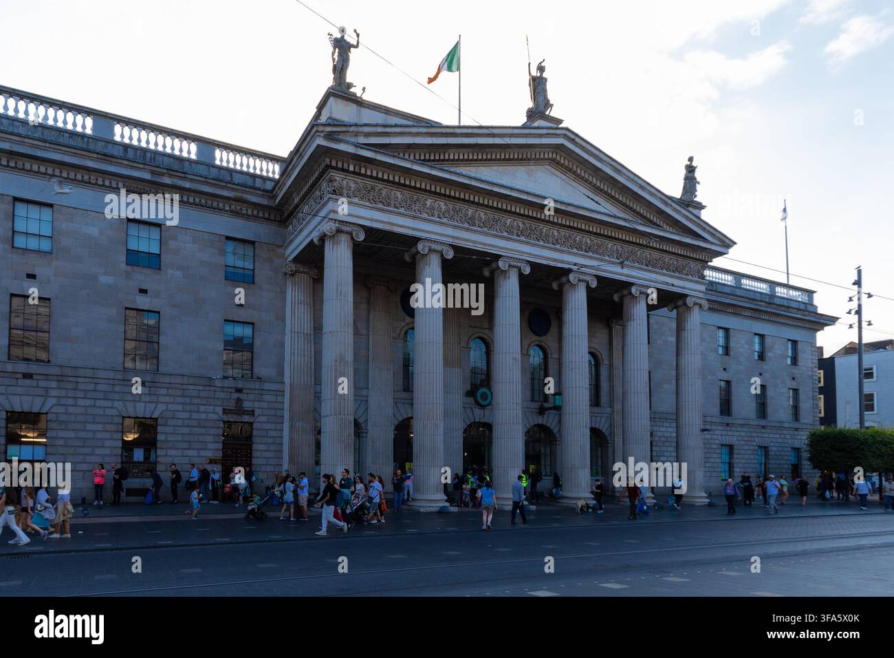 Das Gebäude der General Post Office im Zentrum der O'Connell Street in Dublin ist das ehemalige Hauptquartier von An Post. Das Gebäude ist der Stockfoto