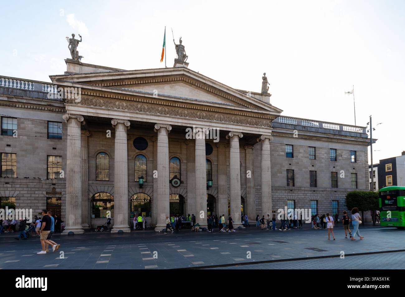 Das Gebäude der General Post Office im Zentrum der O'Connell Street in Dublin ist das ehemalige Hauptquartier von An Post. Das Gebäude ist der Stockfoto