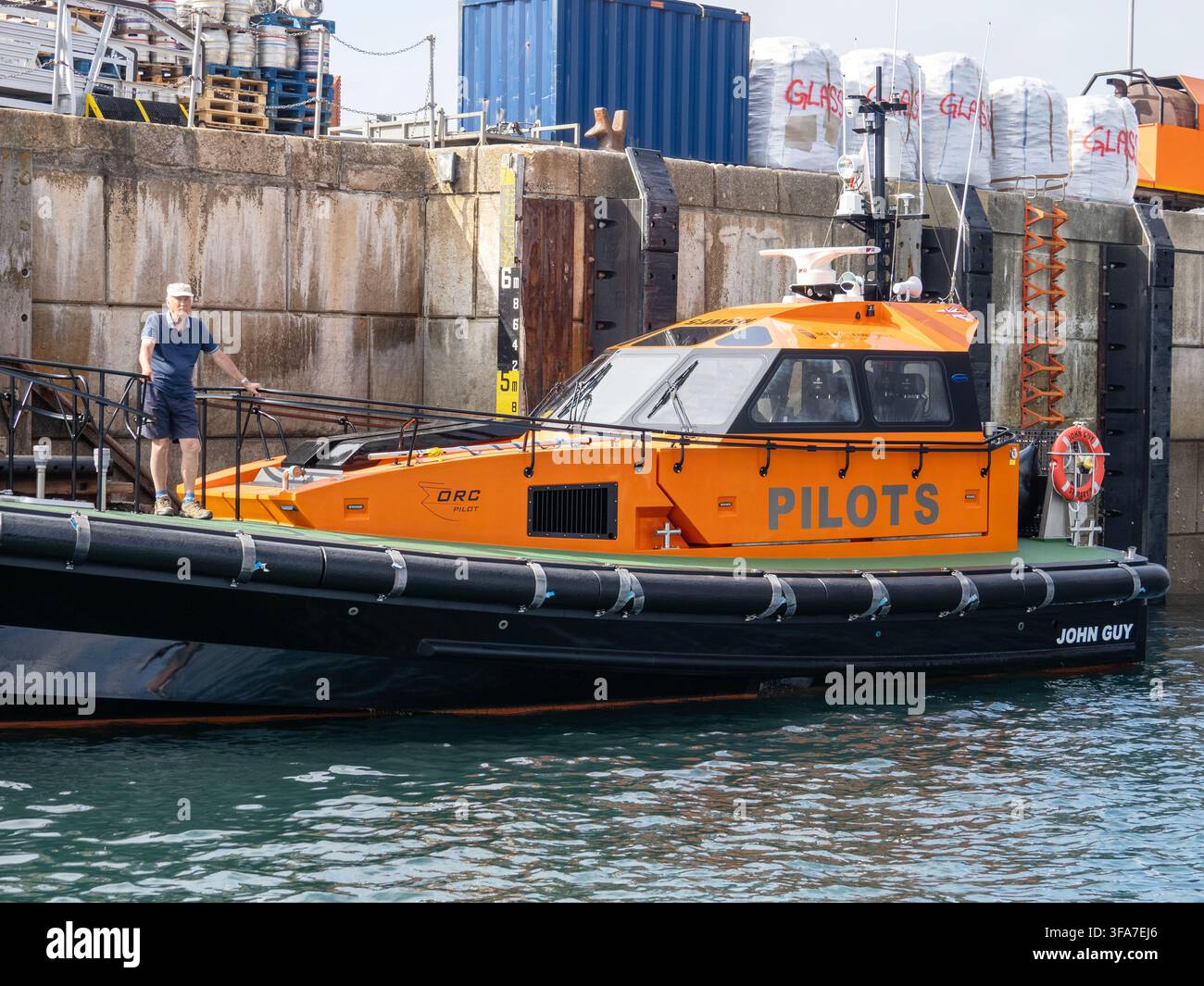 Ein Pilotenboot im Hafen von Hugh Town auf St. Mary's, Scilly-Inseln, Cornwall, UK. Stockfoto
