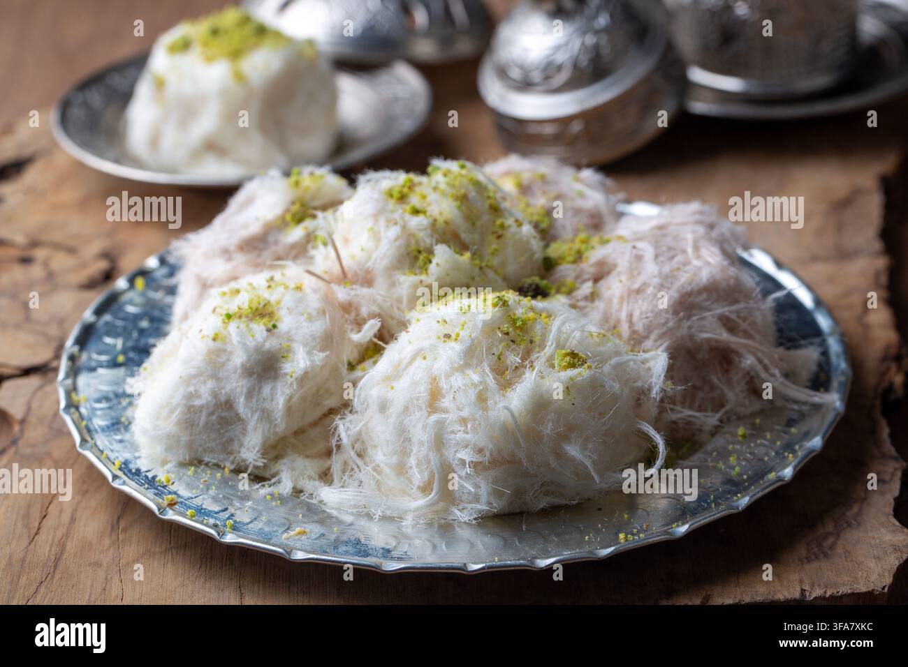 Traditionelles türkisches Dessert Pismaniye Zuckerwatte. Stockfoto