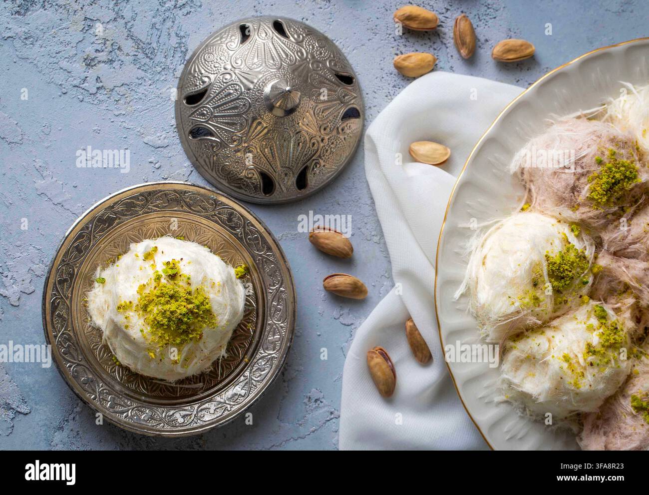Traditionelles türkisches Dessert Pismaniye Zuckerwatte. Stockfoto