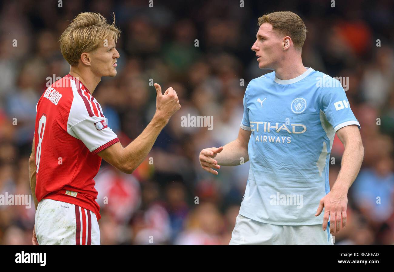 Arsenal gegen Manchester City - FA Community Shield - Principality Stadium - Cardiff. Martin Odegaard und Elliot Anderson. Bild: Mark Pain / Alamy Live News Stockfoto