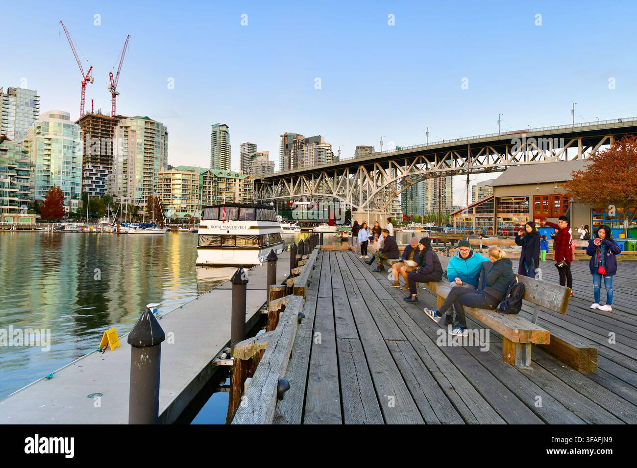 VANCOUVER,KANADA-7. OKTOBER 2017: Blick auf die Abendzeit am Granville Island Public Market in Vancouver, Kanada Stockfoto