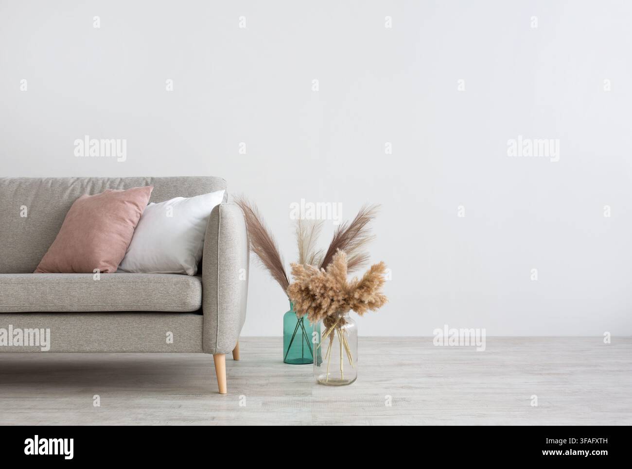 Boho und minimal in der Einrichtung, skandinavisches Design und hellen Raum zu Hause Stockfoto