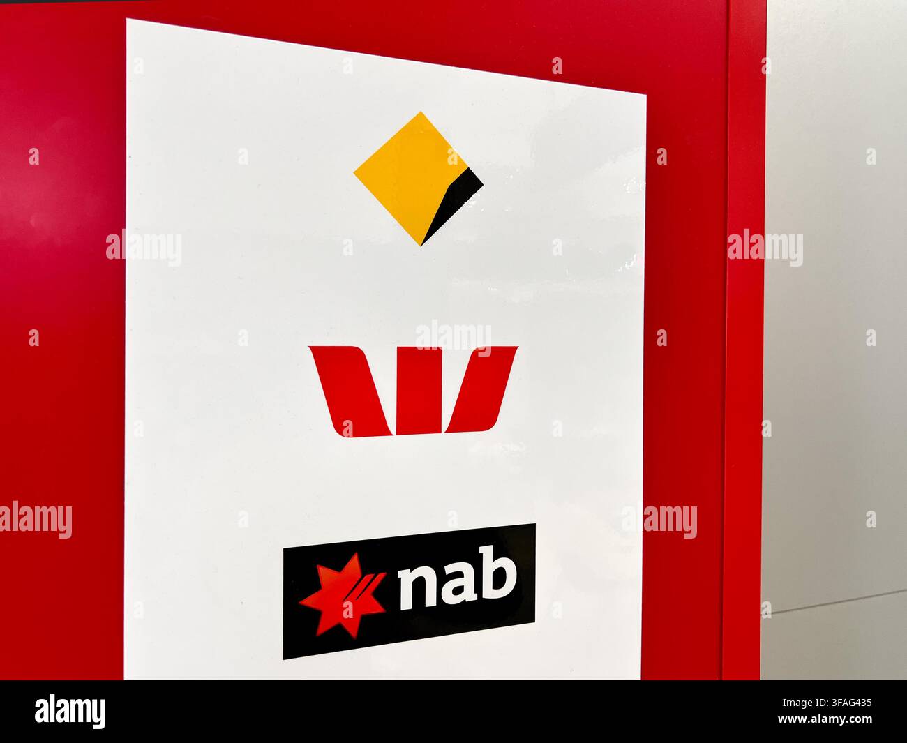 CAIRNS - 29. MAI 2023: Die großen australischen Banken: Commonwealth, Westpac und NAB. Der Finanzdienstleistungssektor Australiens ist der größte Beitragszahler zur Stockfoto