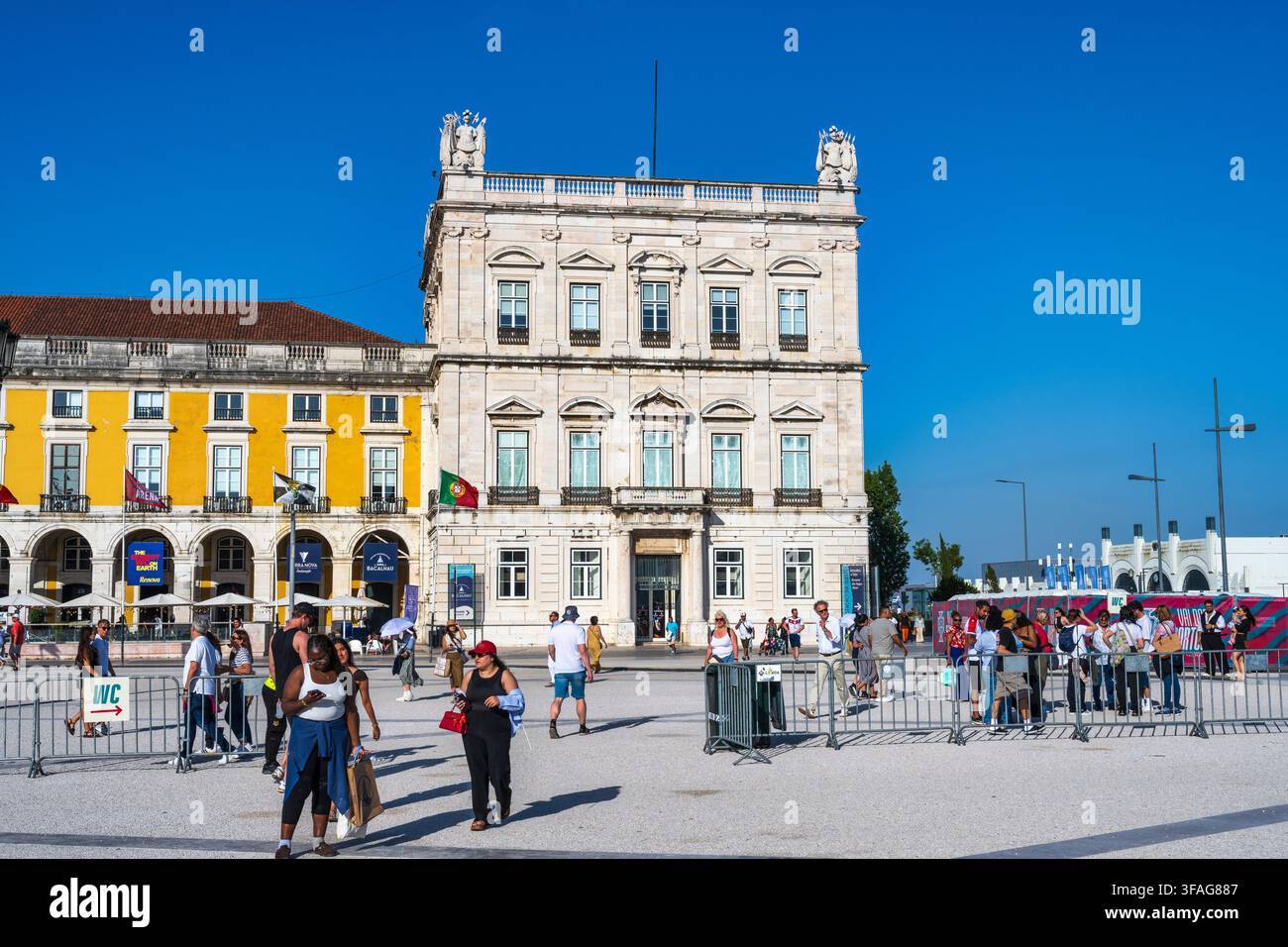Finanzministerium an der südöstlichen Ecke des Praça do Comércio im Stadtteil Baixa von Lissabon in Portugal, Südwesteuropa Stockfoto