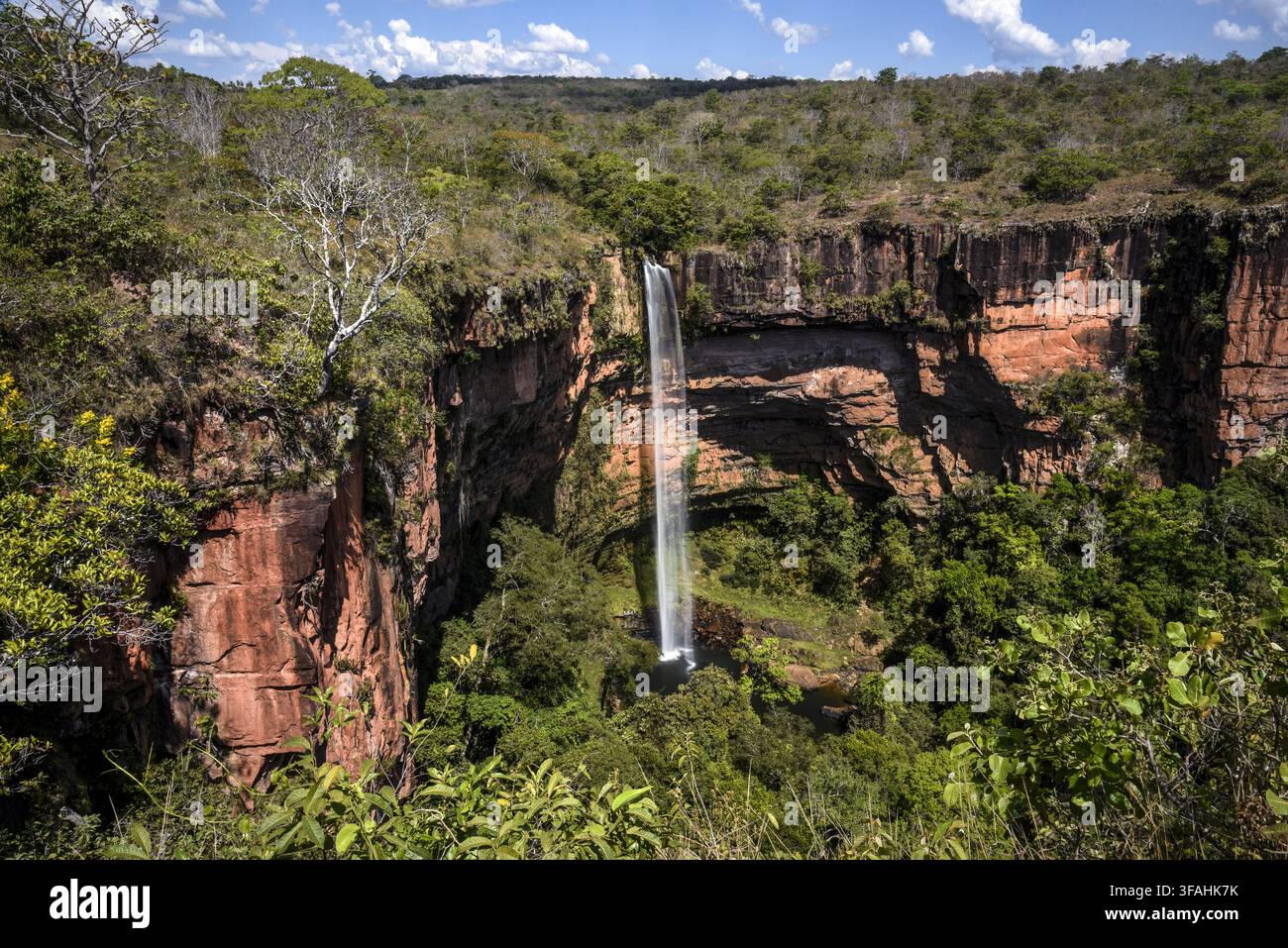 Wasserfall Véu de Noiva – Nationalpark Chapada dos Guimarães Stockfoto