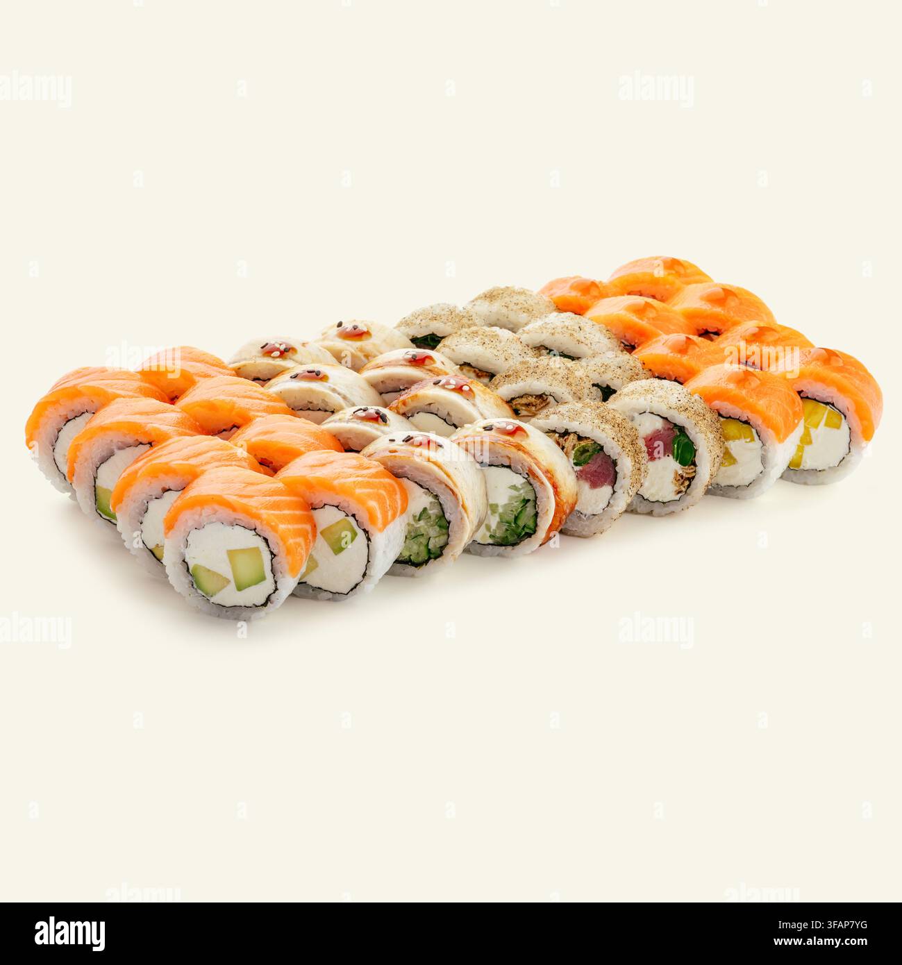Großes farbenfrohes Sushi-Set auf einem schlichten Hintergrund Stockfoto