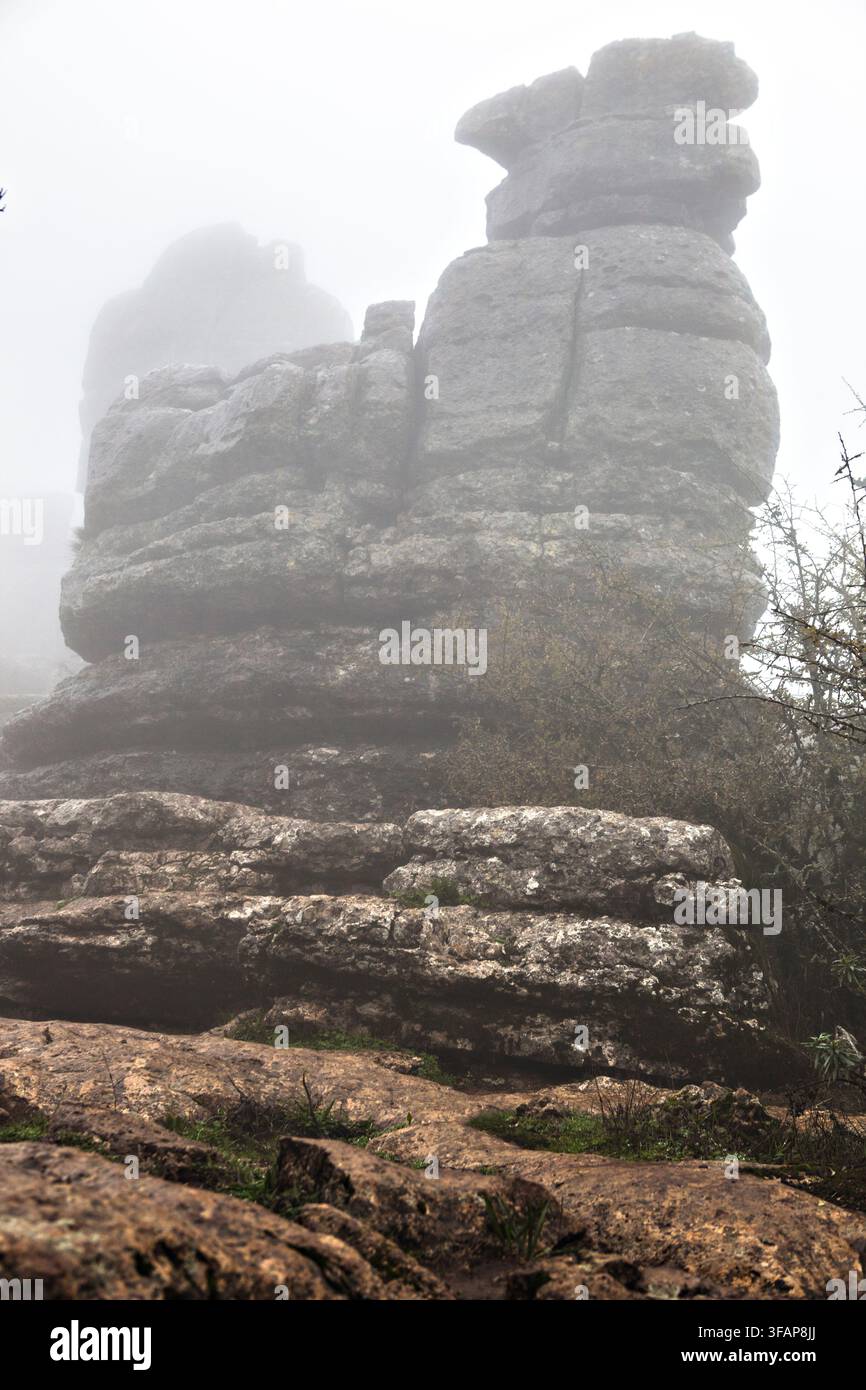 El Torcal de Antequera im Nebel, Málaga, Spanien Stockfoto