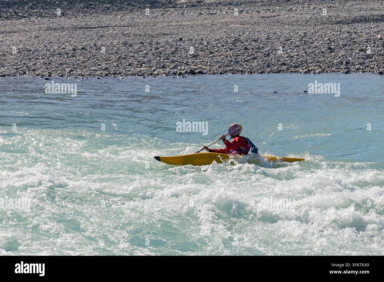 Kajakfahrer auf einem Fluss Stockfoto