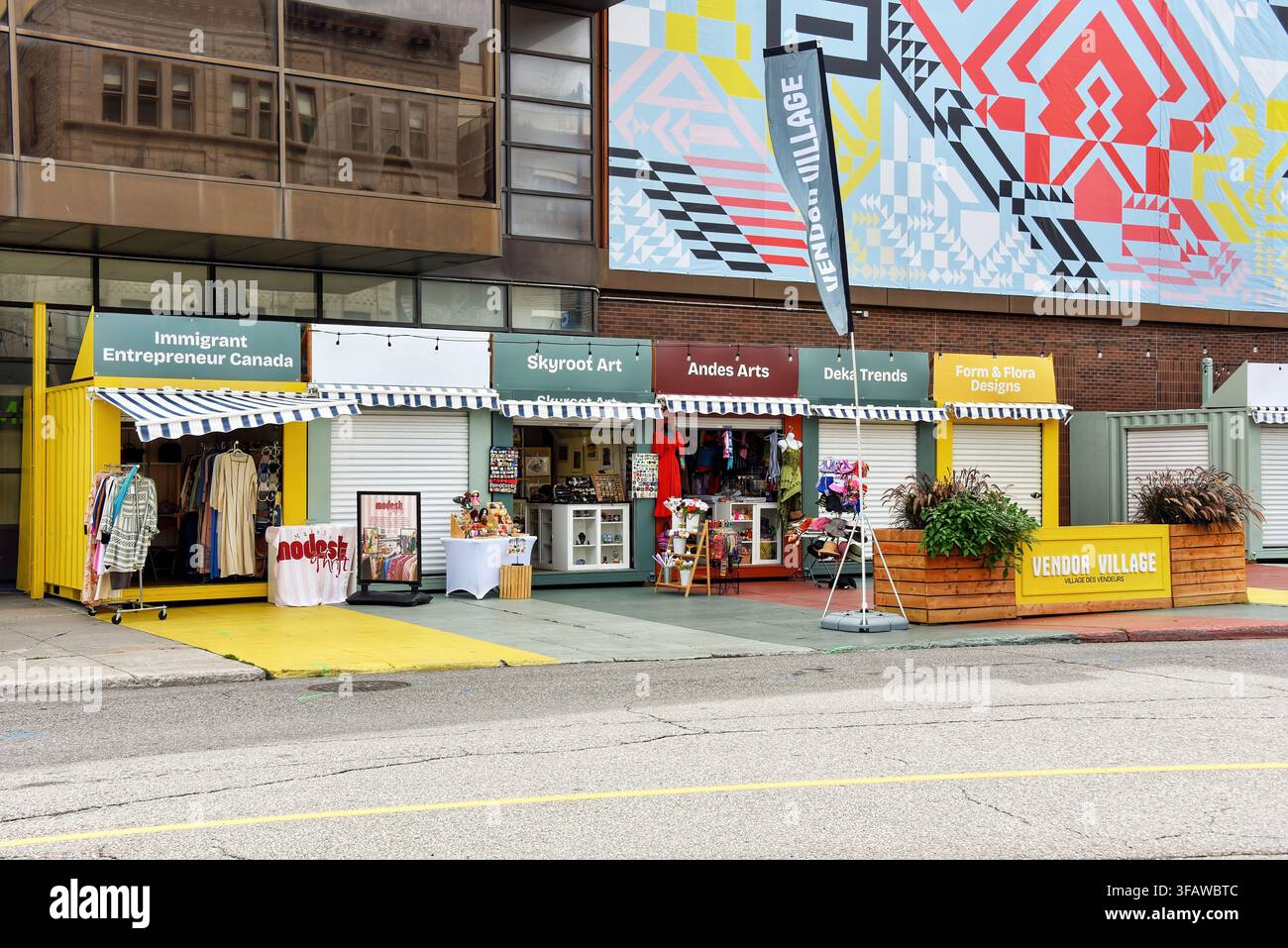 Ottawa, Kanada - 20. August 2026: Das Vendor Village im Byward Market öffnete im Mai und bietet lokale Verkäufer, die eine Vielzahl von Produkten in einem Stockfoto