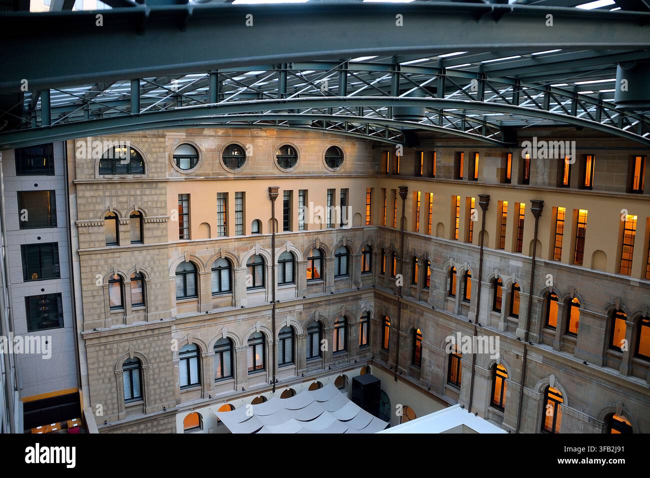 Das Fullerton Hotel Sydney mit historischer Architektur und einem gläsernen Atrium, Sydney, Australien Stockfoto