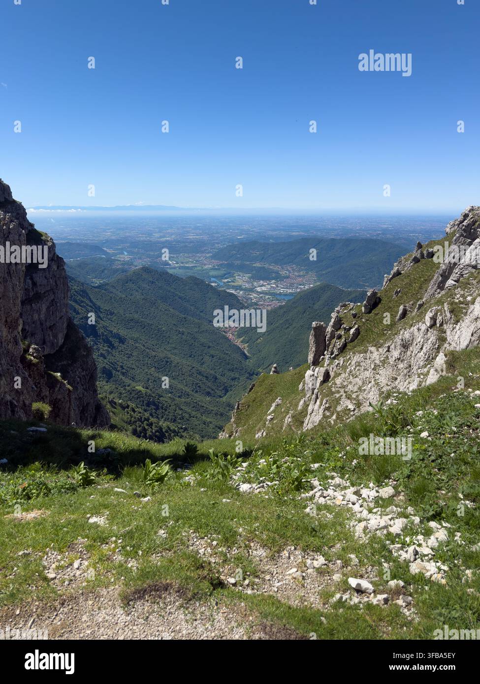 Panoramablick auf das Po-Tal vom Monte Resegone Stockfoto
