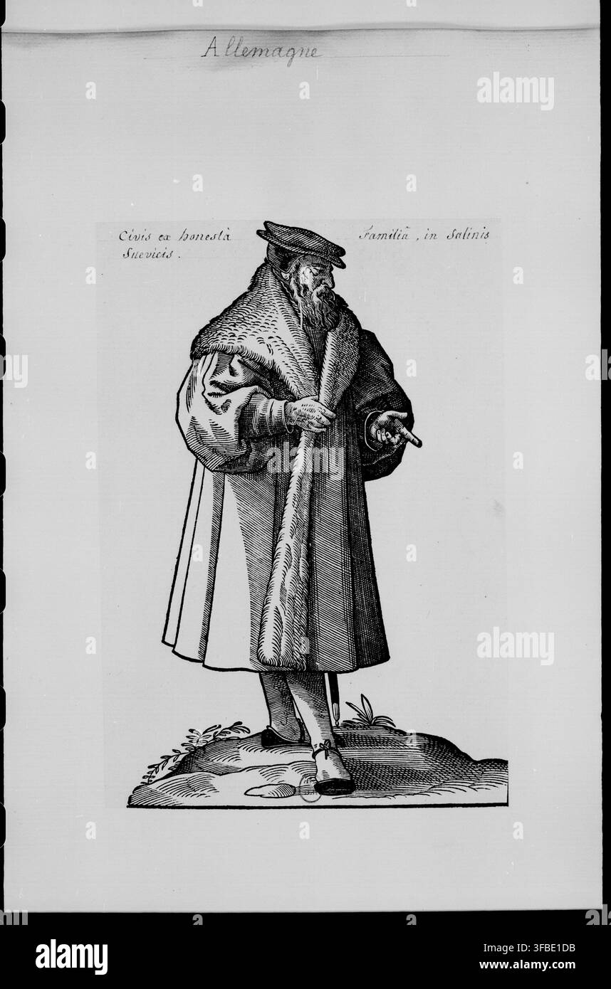 Ein Kupferstich von 1577 eines Mannes in langem Mantel und Hut, der die Kostümierung des 16. Jahrhunderts darstellt, mit dem Text „Allemagne“ und „Civis ex honesta familia, in Salinis Suevicis“. Stockfoto