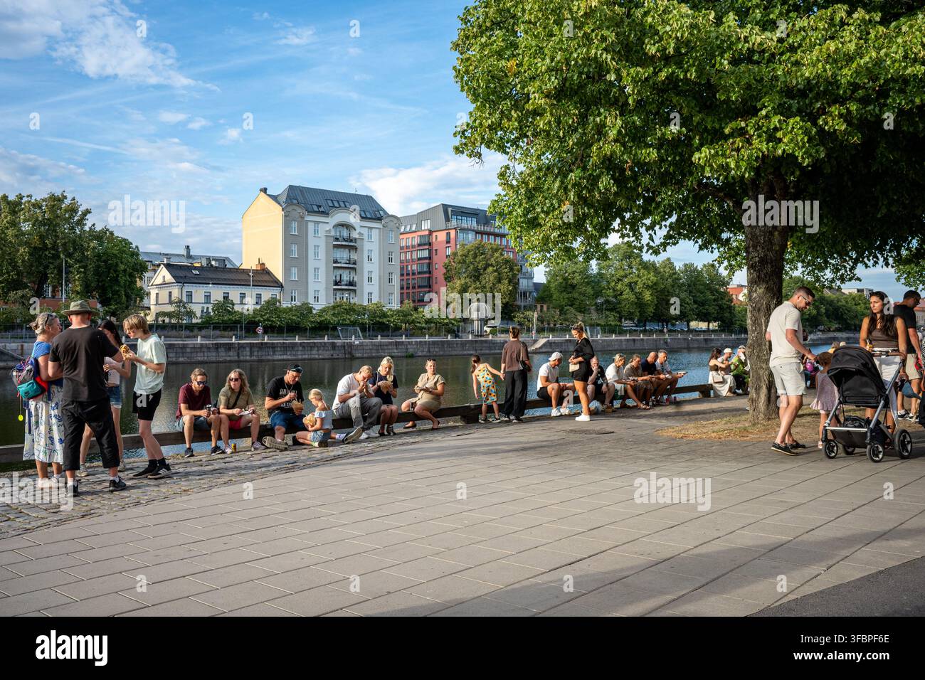 Norrköping Foodtruck Festival servierte internationale Streetfood während des Augustfests 2026. Das Augustfest ist ein jährliches Ereignis in Norrköping, Schweden. Stockfoto
