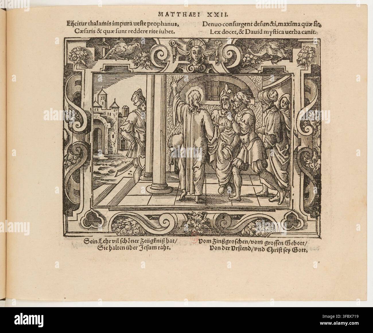 Eine Seite mit gedrucktem Text aus dem Jahr 1565 mit einer religiösen Szene, einschließlich Figuren, und einem Ausschnitt aus Matthäus 22, der die Abgabe von Cäsars Gütern und die Auferstehung der Toten behandelt, mit zusätzlichem deutschen Kommentar über Wucher und die Größe Gottes. Stockfoto
