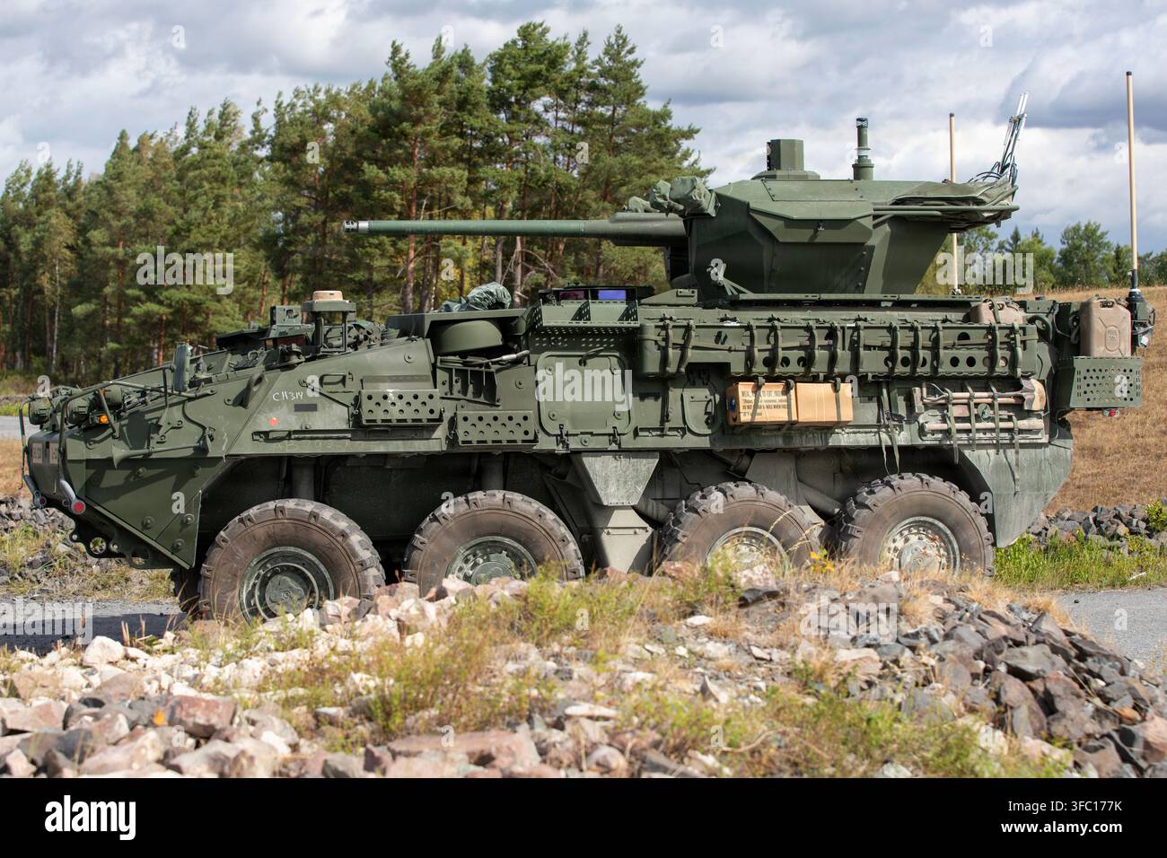 U.S. Soldaten der 3. Schwadron, 2. Kavallerieregiment, führen Schießübungen mit einem gepanzerten Stryker-Fahrzeug im Trainingsgebiet Grafenwöhr durch, G Stockfoto