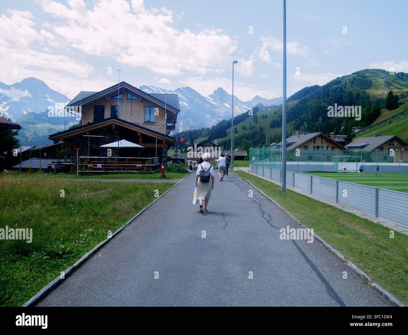 Wanderweg Straße Berglandschaft Schweiz Sommer Reisen Urlaub Stockfoto