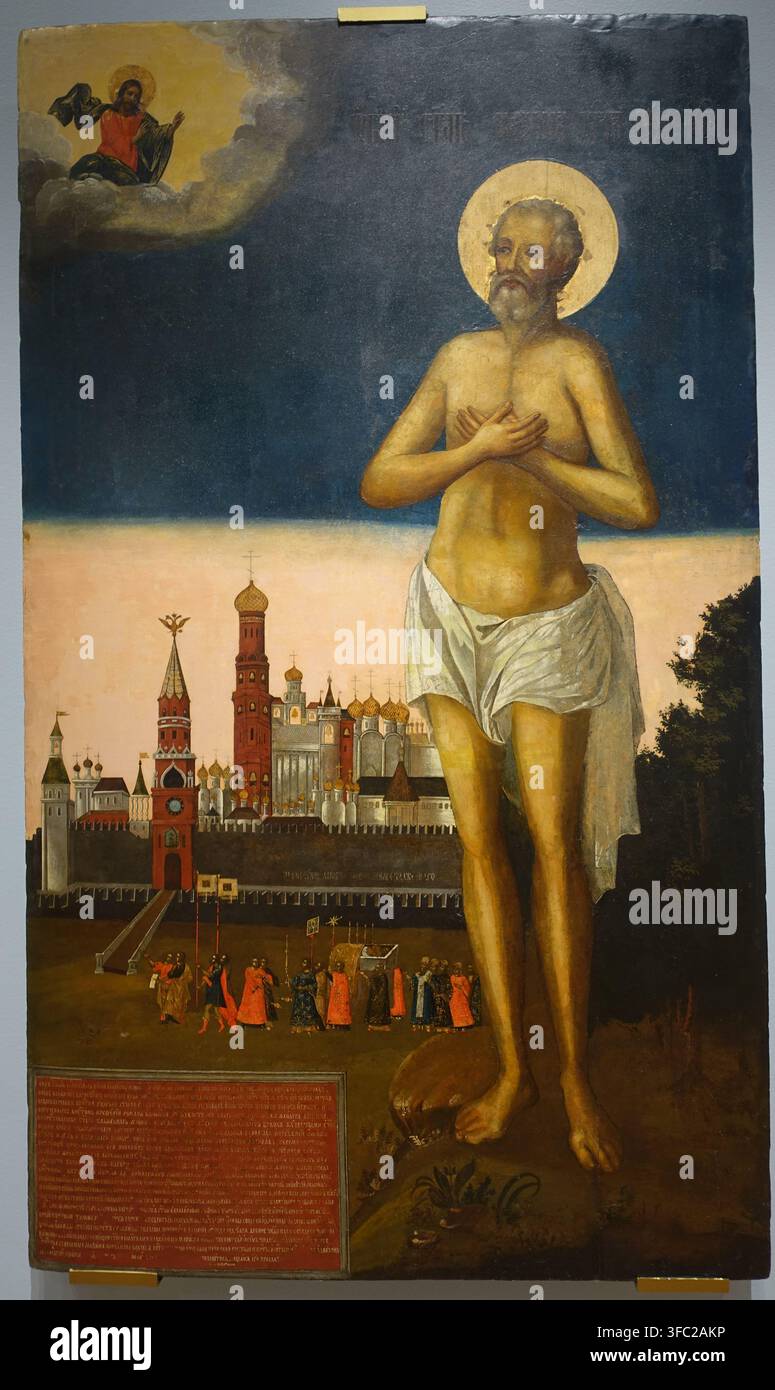 Ikone des Heiligen Maximus des Seligen. 18. Jahrhundert. Aus der Kirche des Heiligen Maximus des Seligen in der Varvarka-Straße, Moskau. Tempera auf Holz. Staatliche Tretjakow-Galerie. Maximus der Selige lebte am Ende des 14. Jahrhunderts in Moskau. Die Ikone zeigt eine religiöse Prozession, auf der Ikone bezeichnet als 'die Übertragung' seiner Reliquien. Die Prozession bewegt sich über den Roten Platz an den Kremlmauern vorbei, dem Spasskaya-Turm mit einer Uhr. Stockfoto
