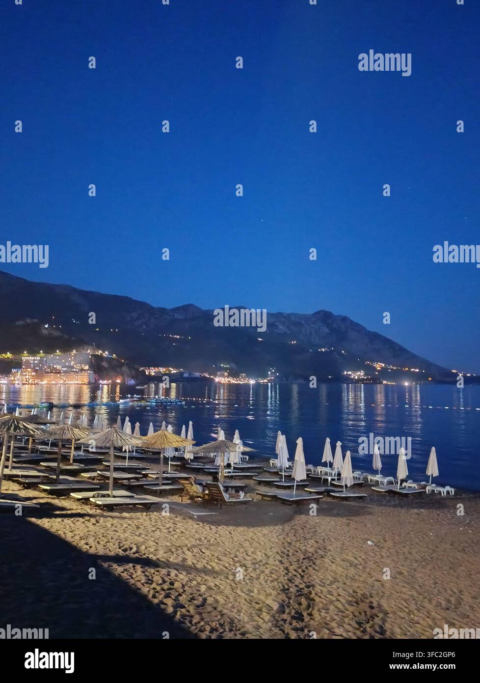 Nacht an der Adriaküste - Smartphone-aufgenommenes Stockfoto