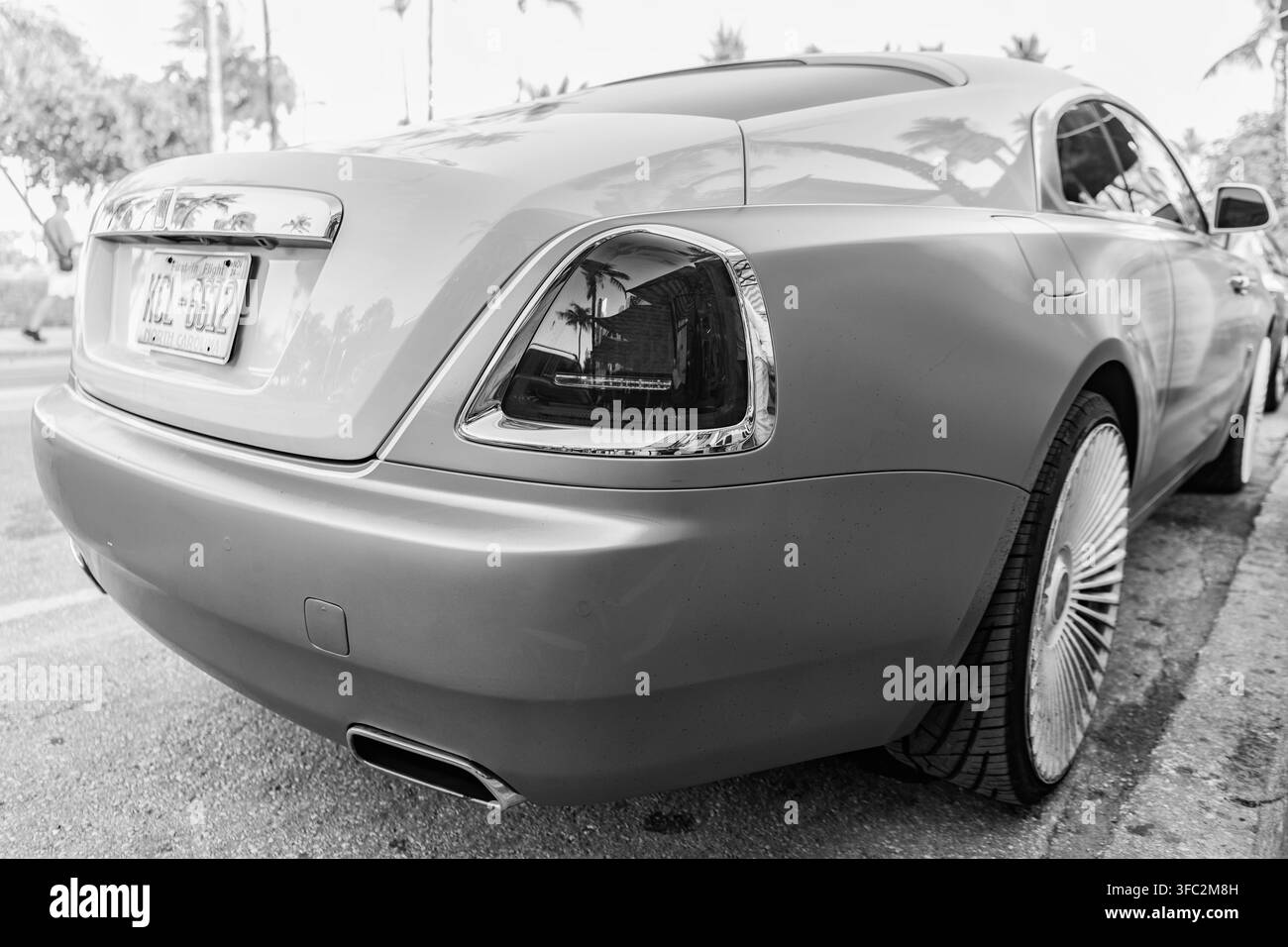 Miami, Florida, USA - 08. April 2025: Royce Wraith Luxus-Grand-Tourer-Car. Grand Tourer Rolls Royce Wraith. Auto Rolls Royce Wraith parkt Stockfoto